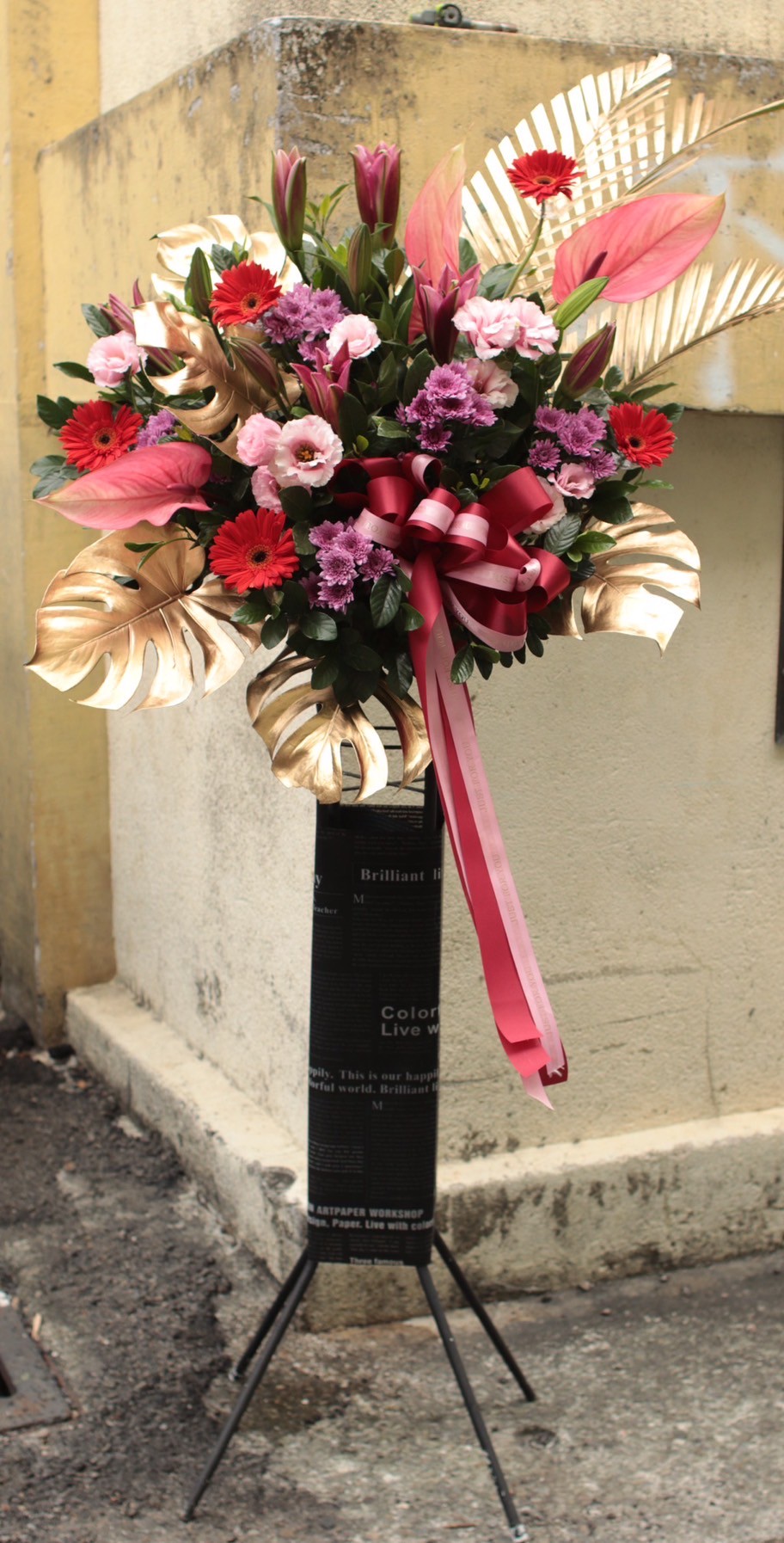 金色棕梠葉花籃