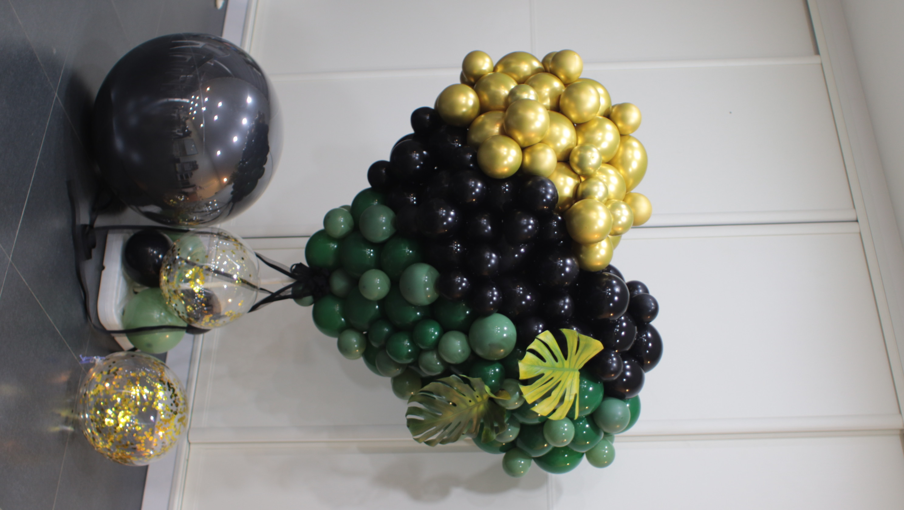 金綠黑愛心佈景